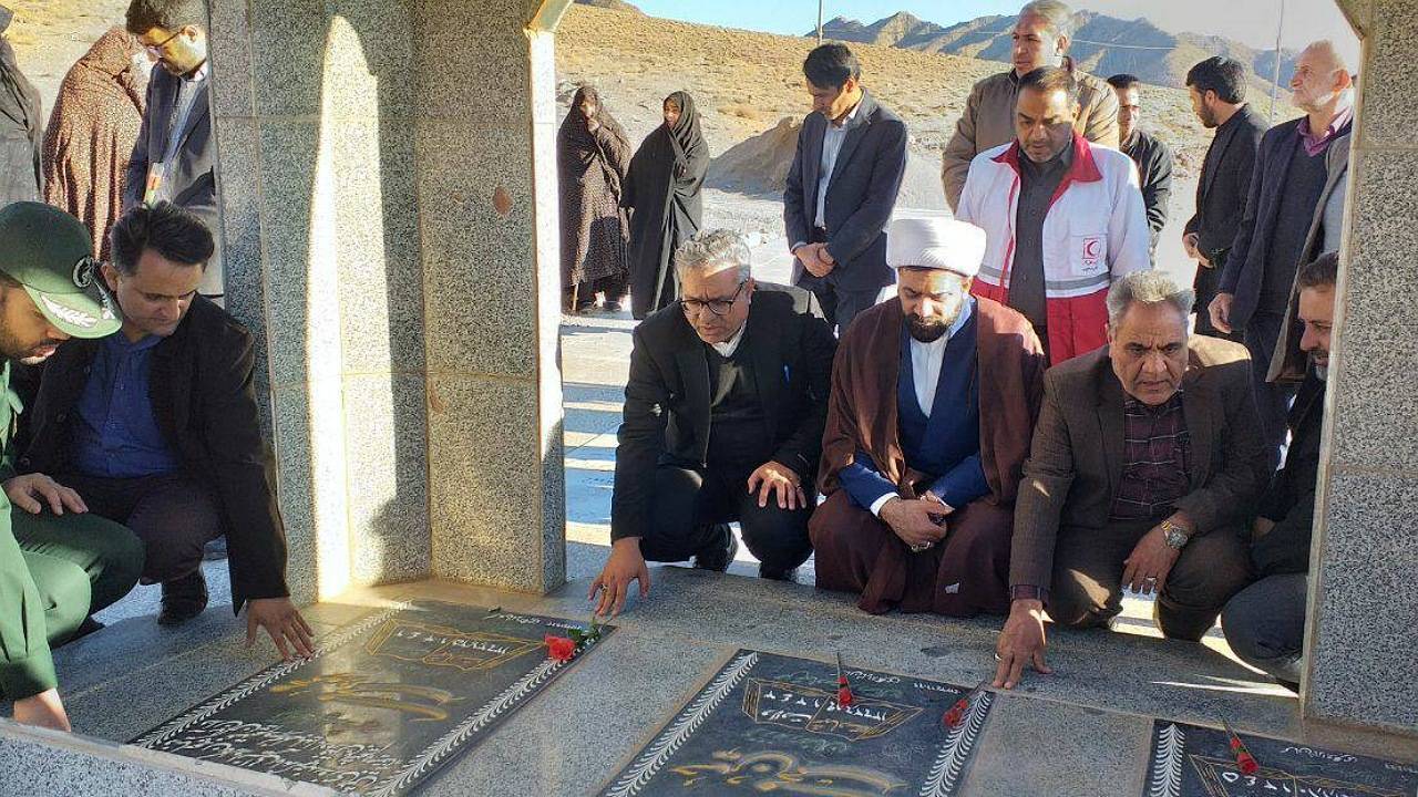 گلباران قبور مطهر شهدا در روستاهای کوهبنان