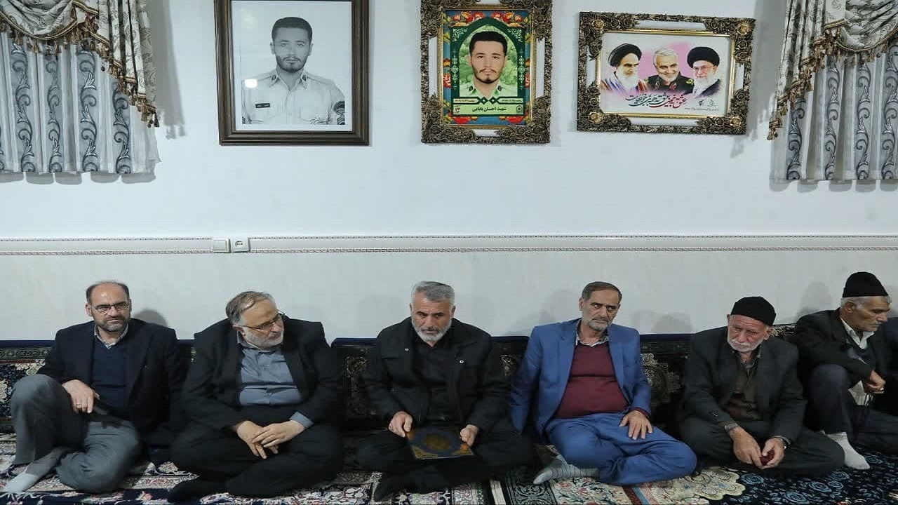 دیدار استاندار قزوین با خانواده شهید احسان بابایی