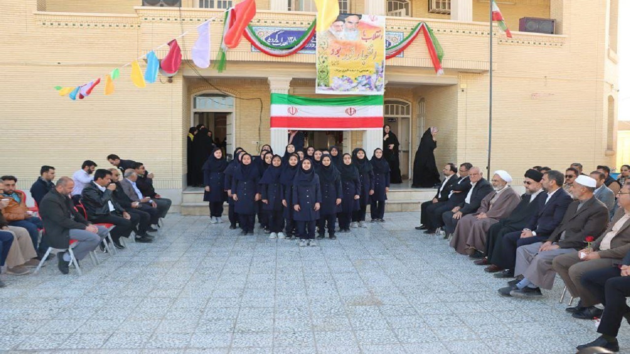 برگزاری مراسم جشن انقلاب در دبیرستان حضرت خدیجه کبری (س) لارستان + تصاویر