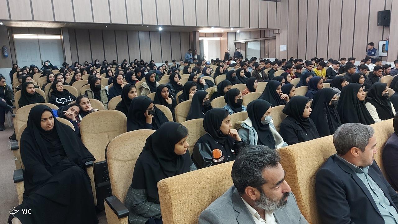 از ظرفیت مشورتی نوجوانان در حوزه‌های مختلف استفاده می‌شود