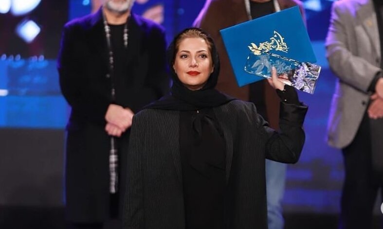 طناز طباطبایی