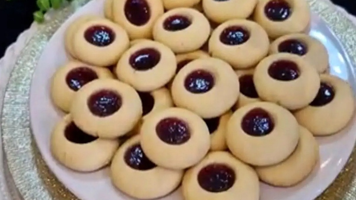 طرز تهیه بهترین و لذیذترین کیک سیب با عطر و طعم دارچین + فیلم