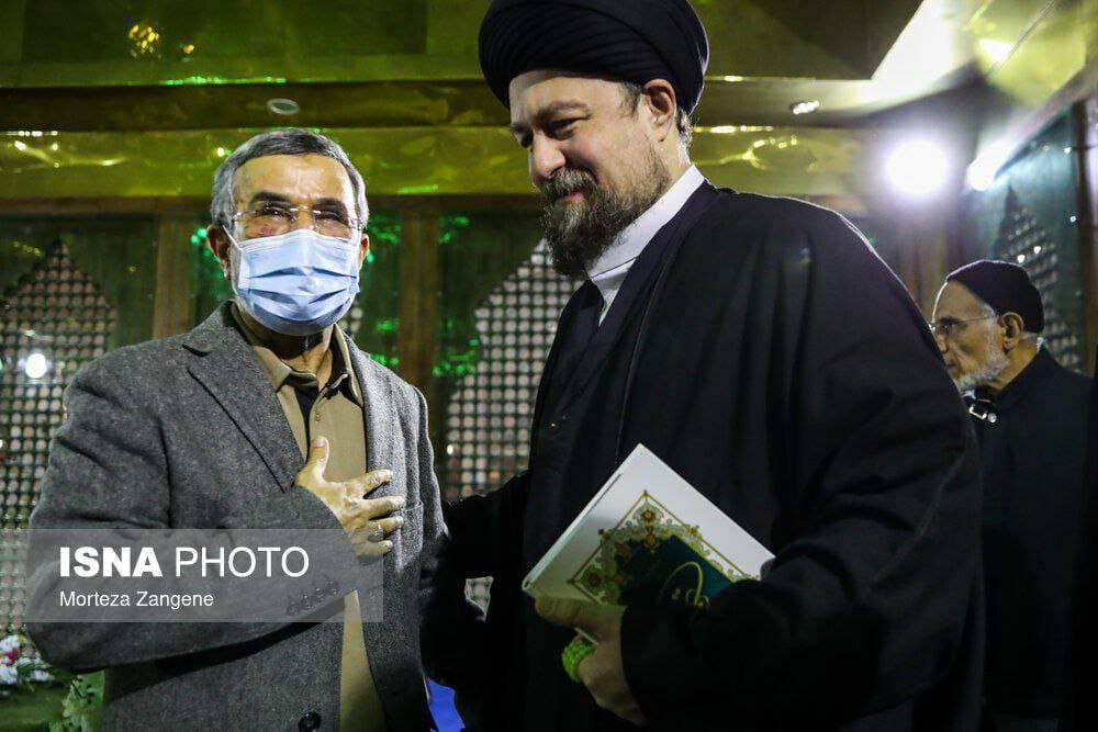 احمدی&zwnj;نژاد با صورت کبود در مرقد امام (ره)