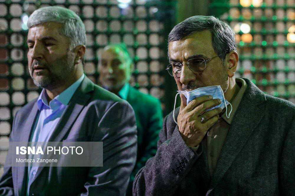 احمدی&zwnj;نژاد با صورت کبود در مرقد امام (ره)