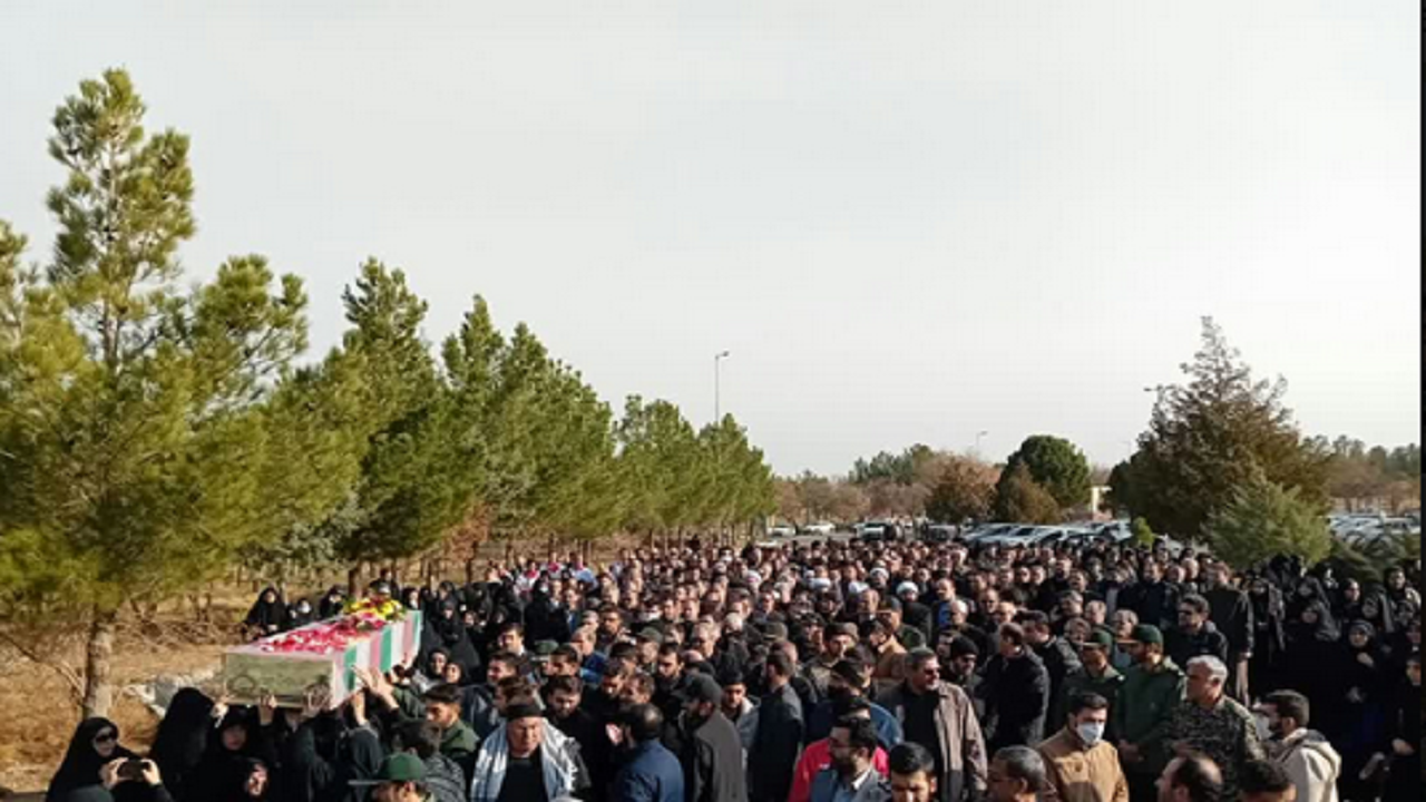 تشییع و خاکسپاری پیکر مادر شهید بهرام محمود نسب