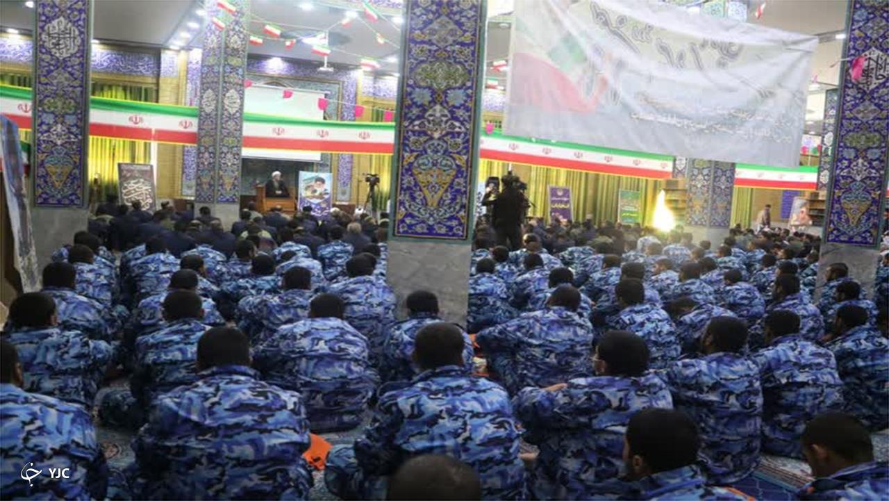 امروز لشکر دینی و الهی در مقابل کسانی که دین را نمی‌پذیرند قرار دارد