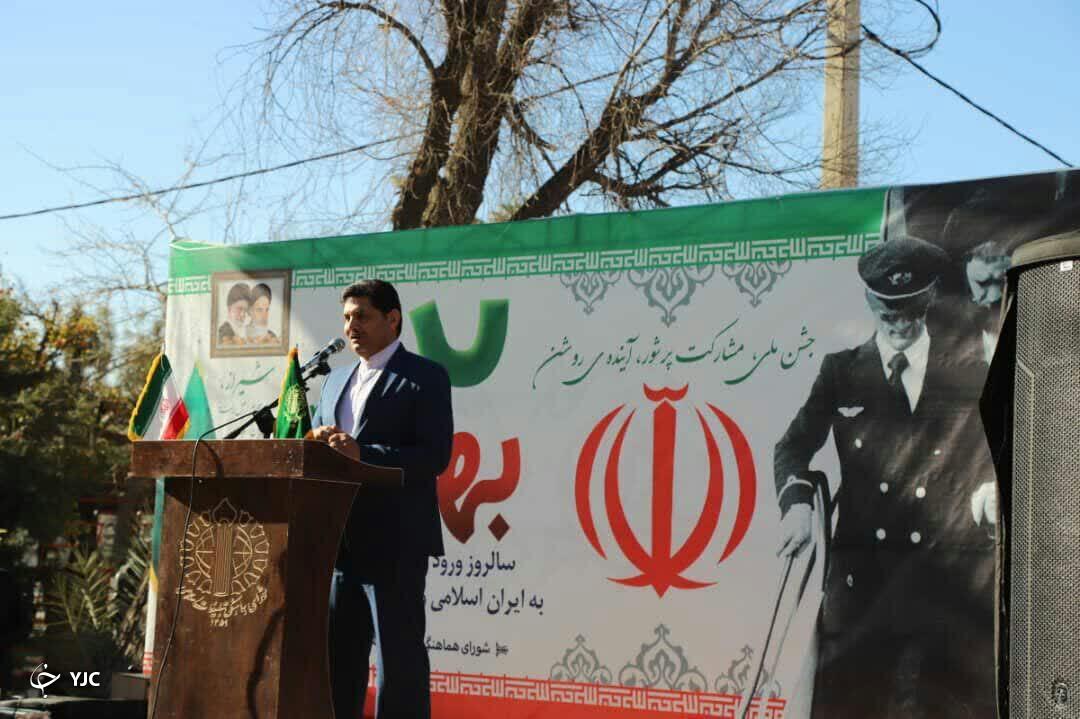 گلباران گلزار‌ها و قبور مطهر شهیدان به مناسبت دهه با شکوه فجر