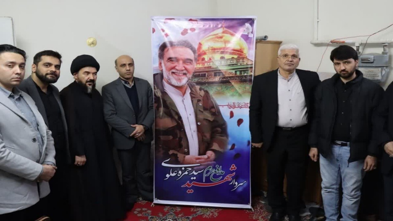 تقدیر از خانواده شهید علوی از شهدای لشکر فاطمیون
