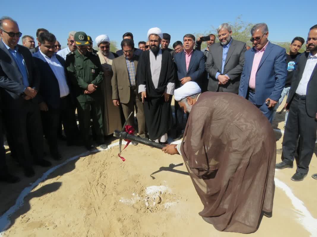 مراسم کلنگ زنی افتتاح پروژه در خنج