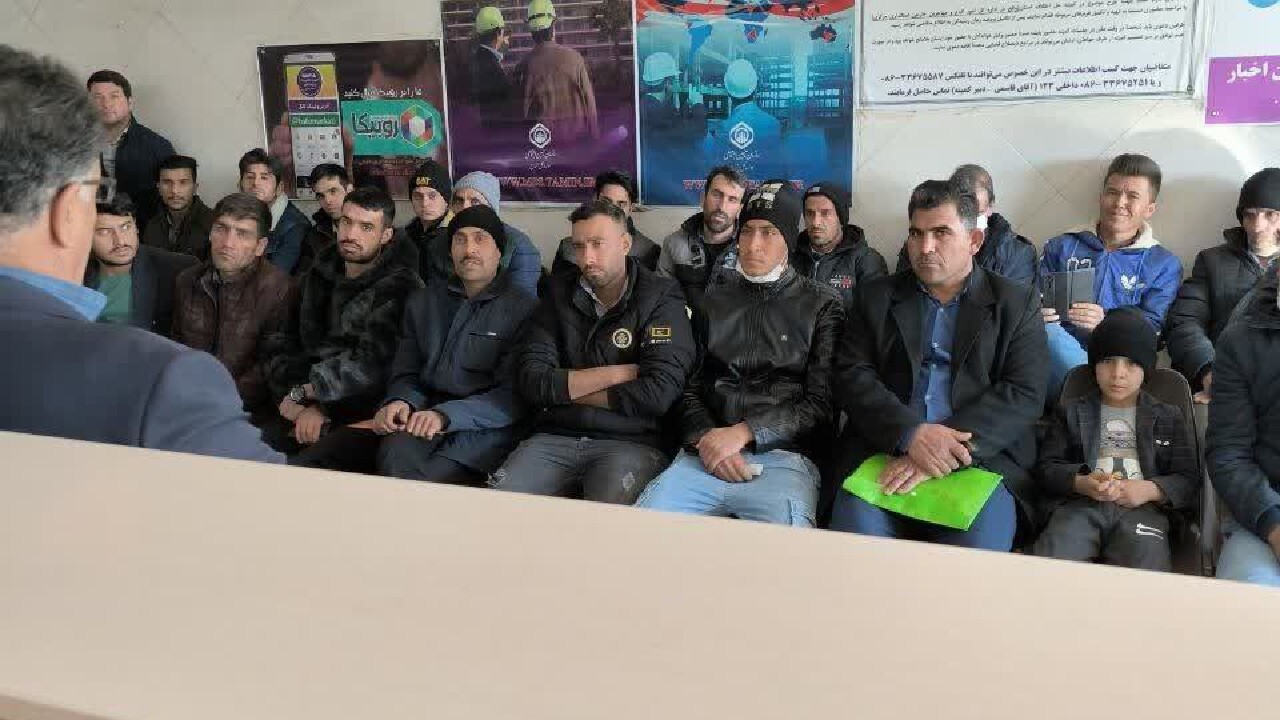 بازدید مدیرکل امور اتباع استانداری مرکزی از طرح جذب سپرده گذاری مهاجرین