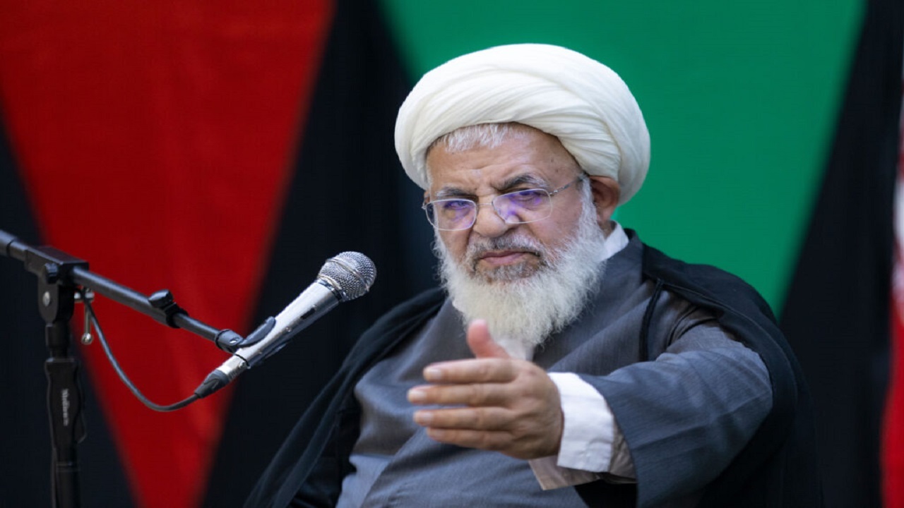 پیروزی انقلاب اسلامی نعمتی بزرگ و الهی بود