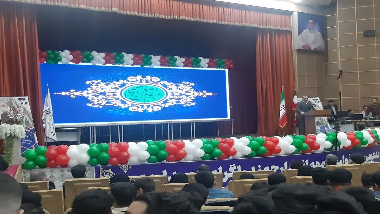 برگزاری جشن ستارگان و آیین تجلیل از دانش‌آموزان نخبه و رای اولی