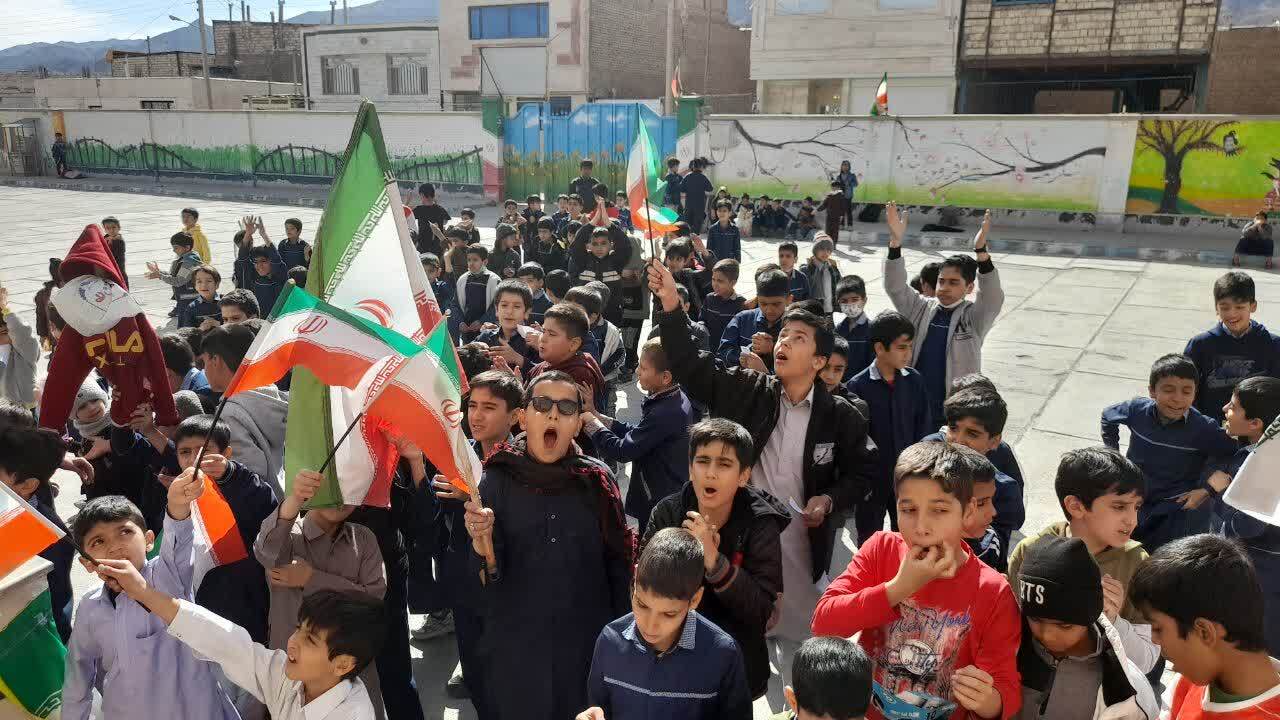 سرود خوانی دانش آموزان