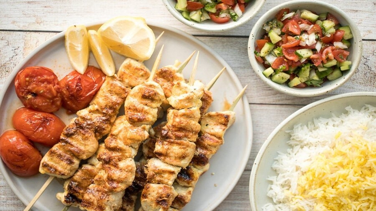 باشگاه خبرنگاران -راز طعم دار کردن جوجه کباب؛ چه کنیم تا گوشت جوجه سفت نشود؟
