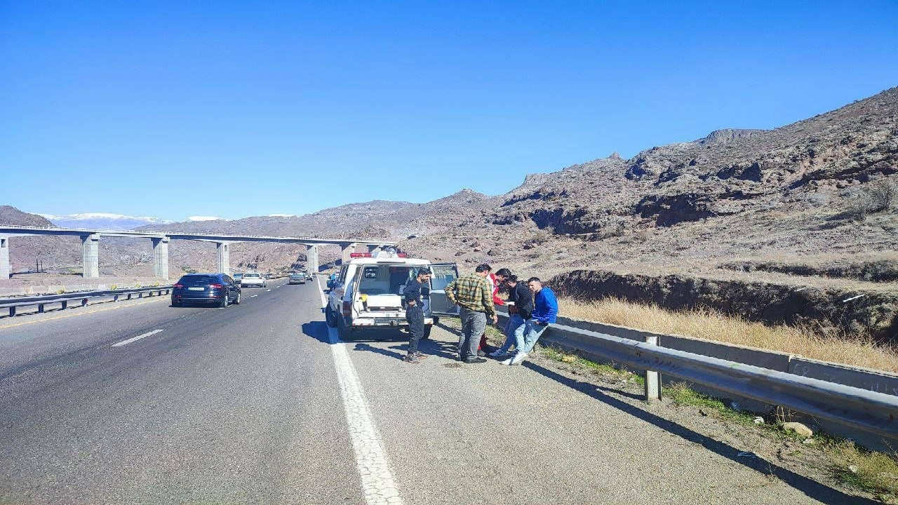 ۲ مصدوم در حادثه رانندگی در آزاد راه قزوین - رشت