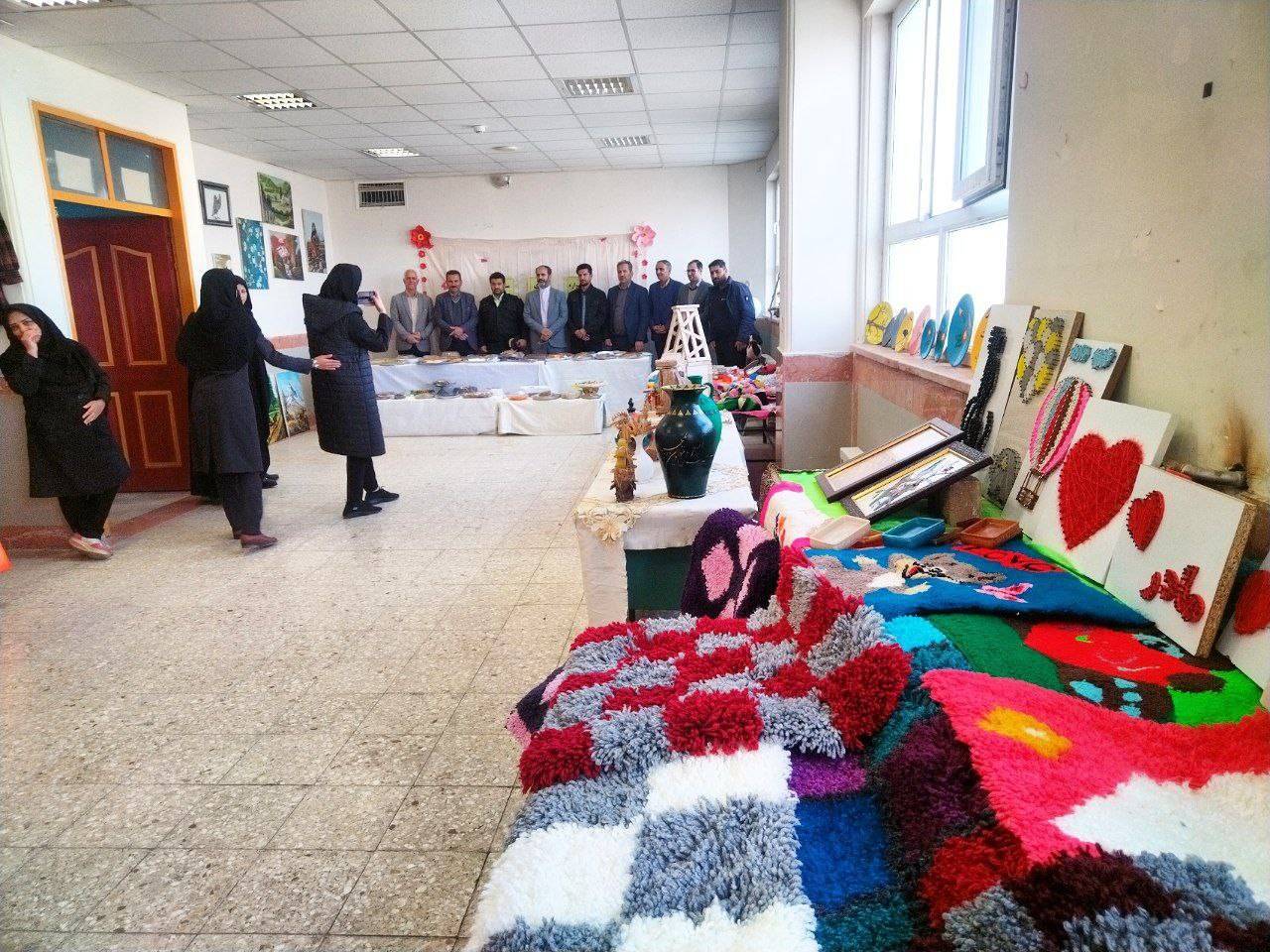 برپایی نمایشگاه صنایع دستی دز انابد