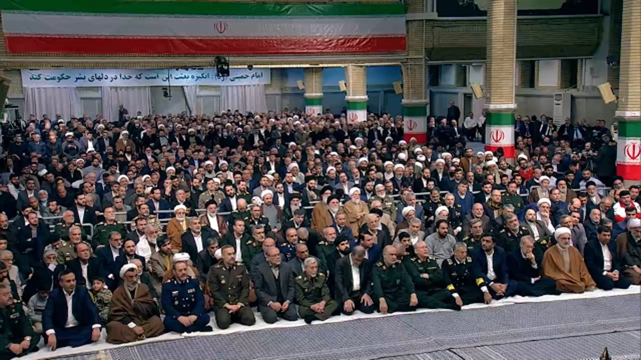 فیلم دیدار مسئولان نظام با رهبر انقلاب به مناسبت عید مبعث