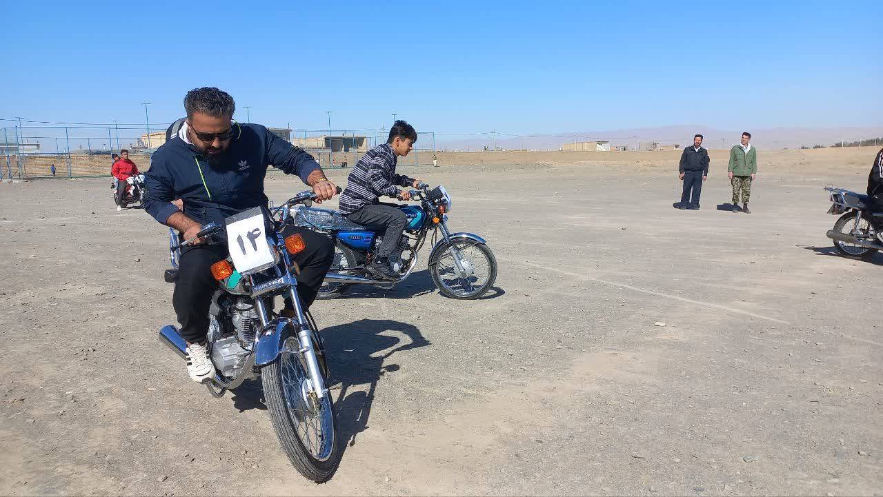مسابقات کندروی موتور سیکلت در صالح آباد