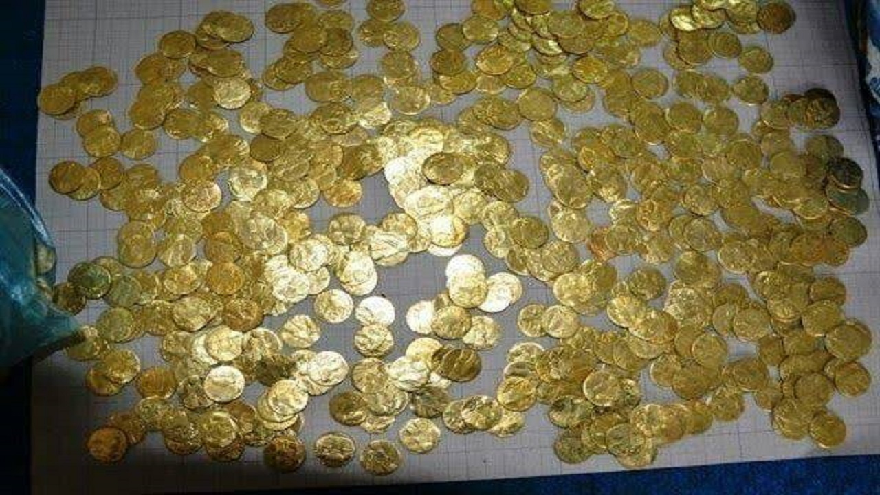 توقیف ۲۷۳ سکه باستانی تقلبی در آران و بیدگل