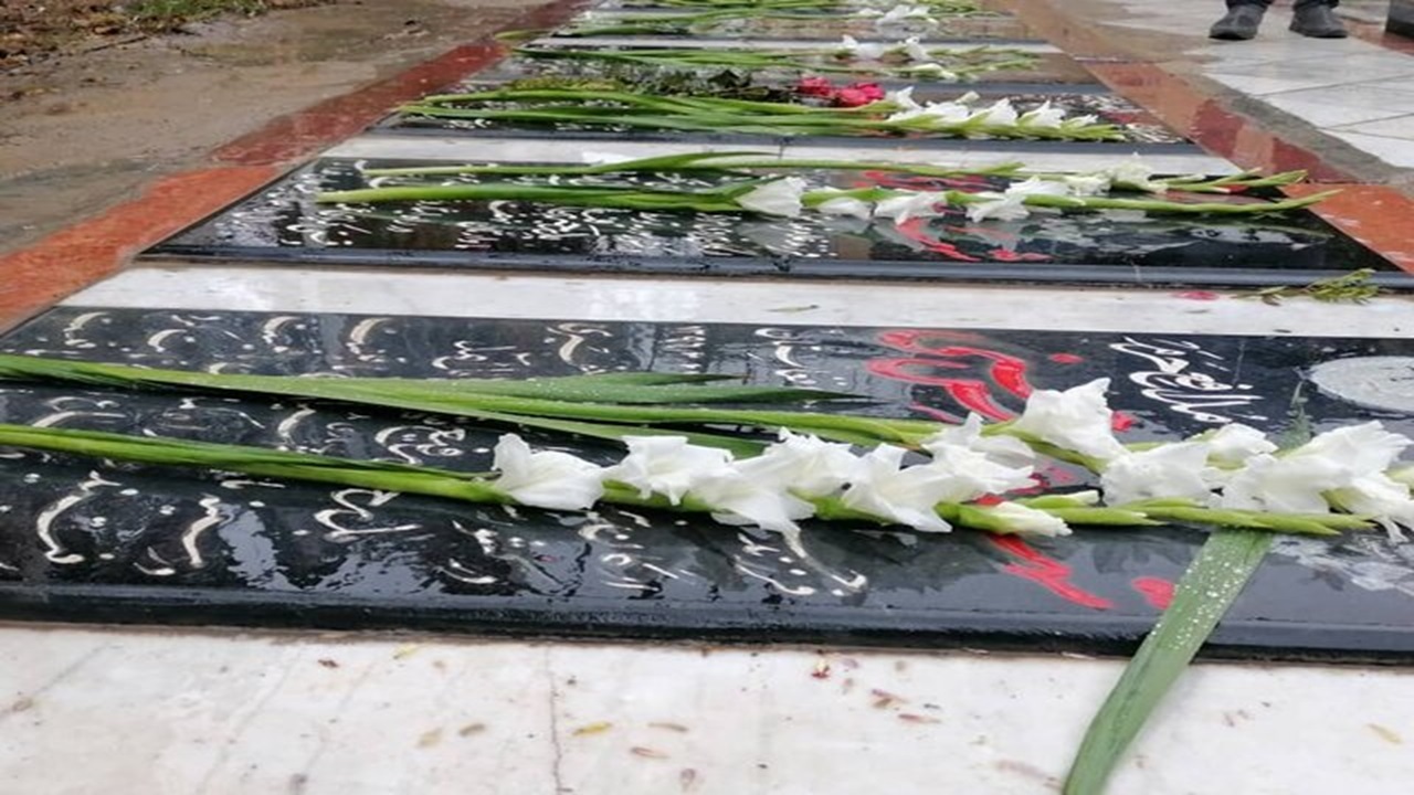 گلباران قبور مطهر شهدا در استان یزد