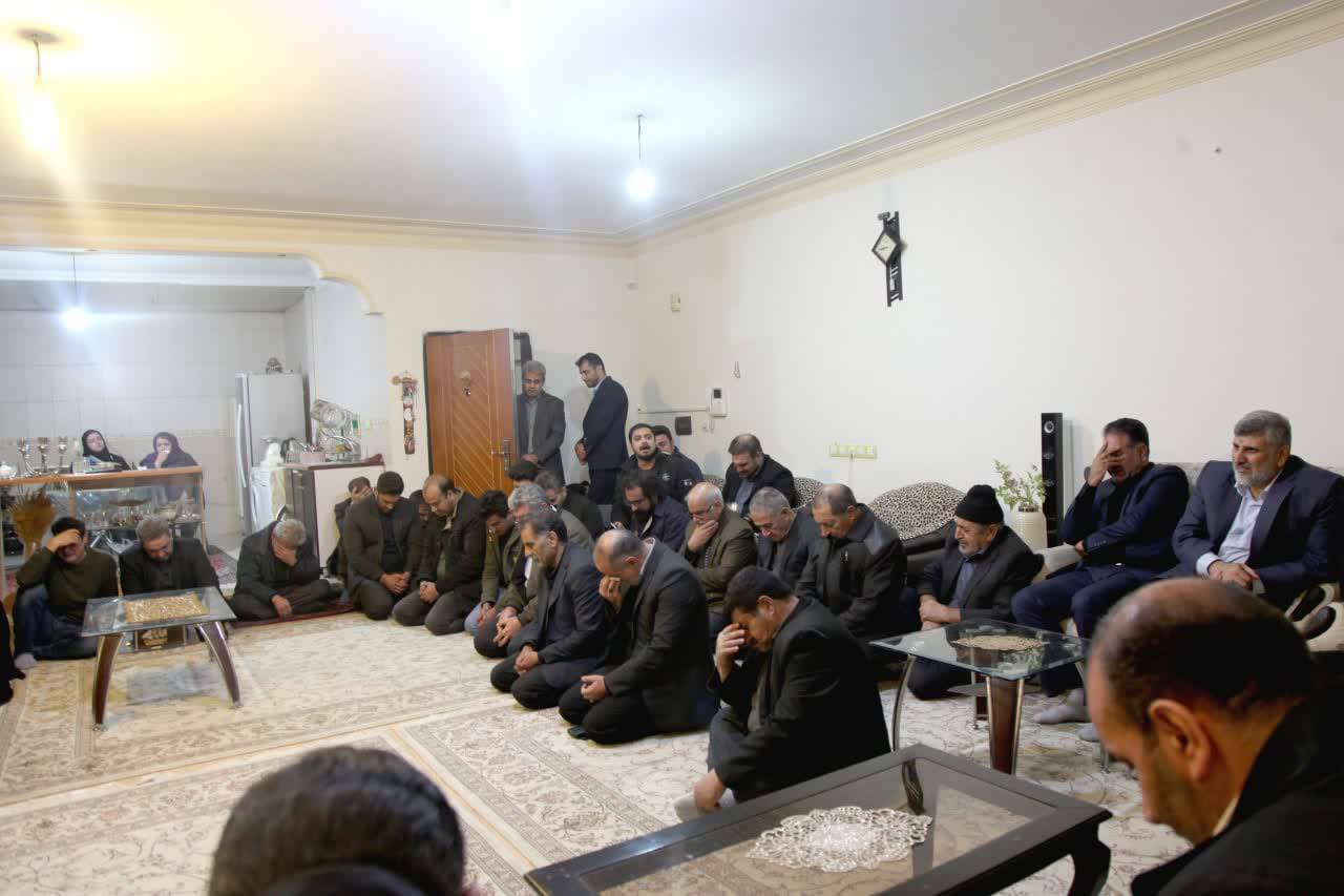 حضور مسئولان در حانه شهید امیدوار