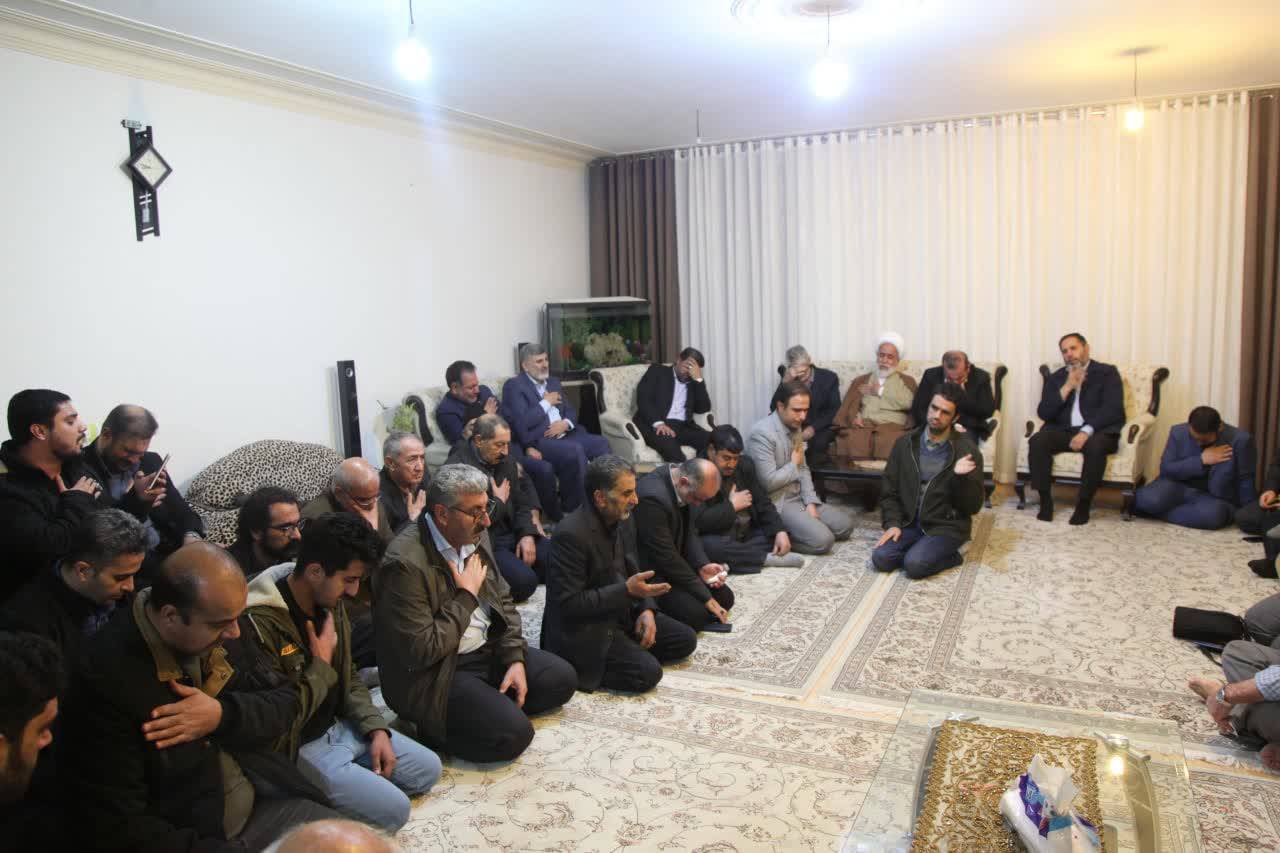 حضور جمعی از مسئولان در خانه شهید