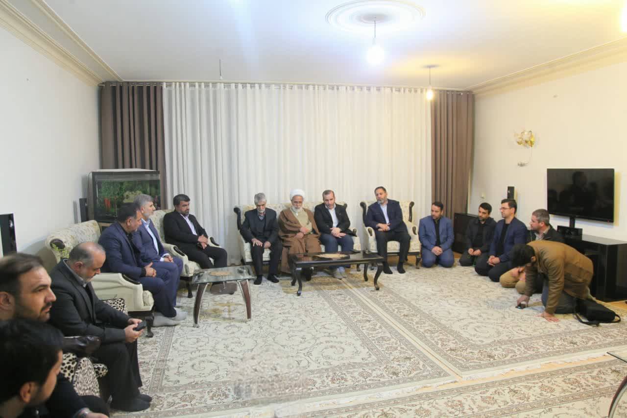 حضور مسئولان در خانواده شهید امیدوار