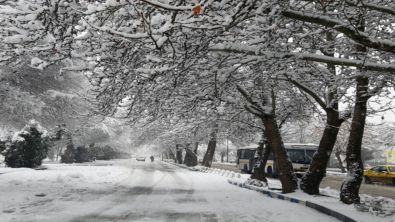 وزش باد شدید و کولاک برف در راه همدان