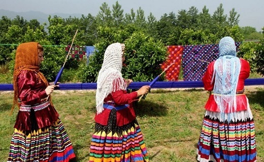 لباس محلی گیلان، شاد و رنگارنگ