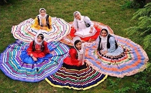 لباس محلی گیلان، شاد و رنگارنگ