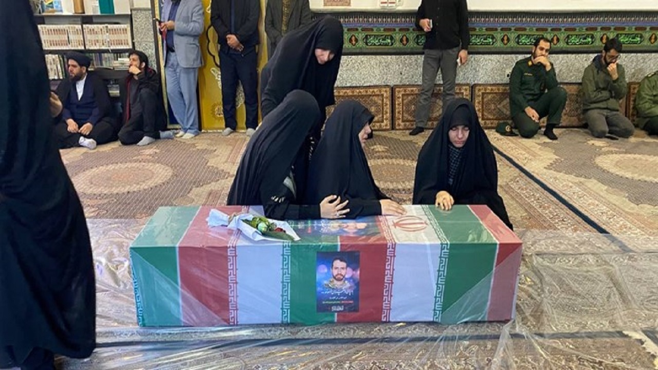 پیکر مطهر شهیدان آقازاده و کریمی به قم رسید