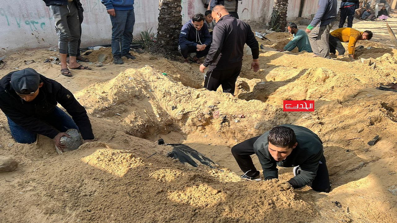 دفن شهدا در داخل صحن بیمارستان &laquo;ناصر&raquo;
