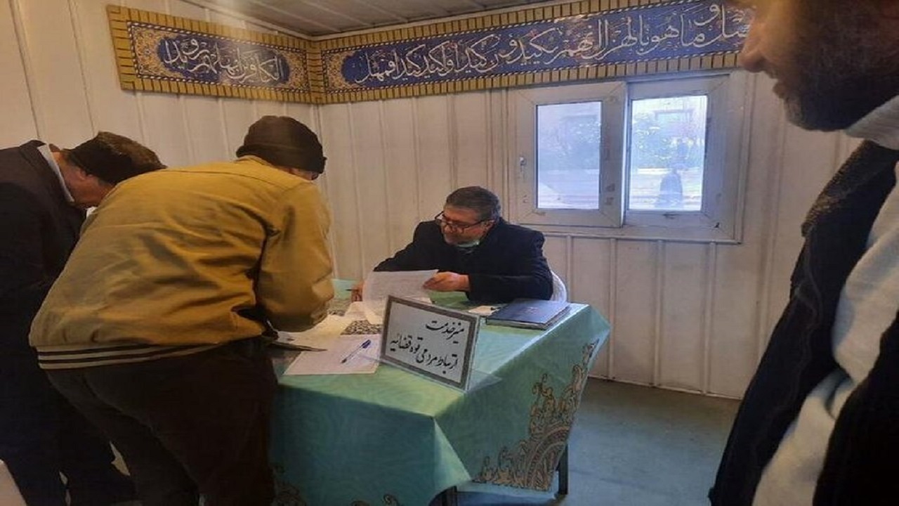 رسیدگی به مشکلات قضائی مردم در محل برگزاری نماز جمعه