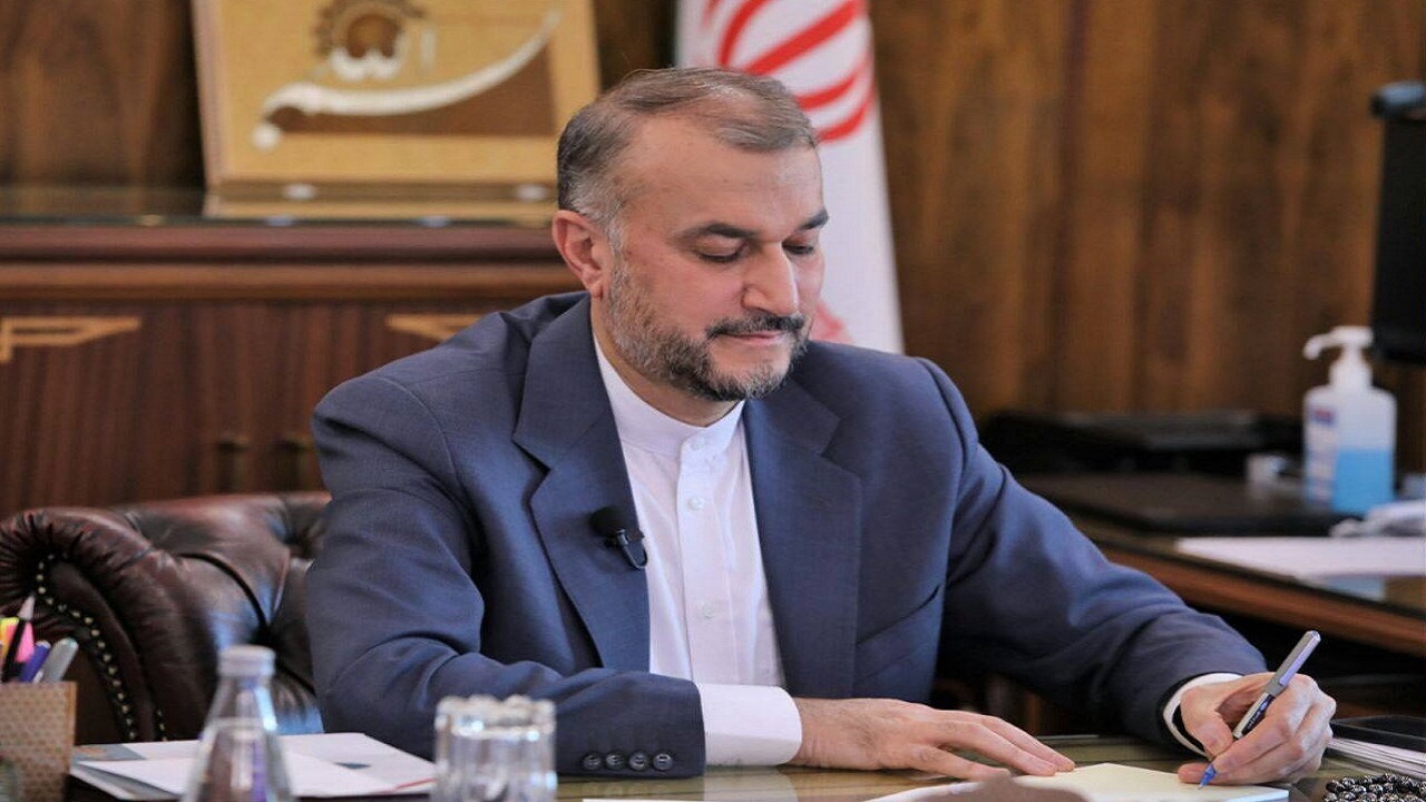 به گرمی دست همه طرف‌ها، دوستان و برادران خود در جهان را می‌فشاریم