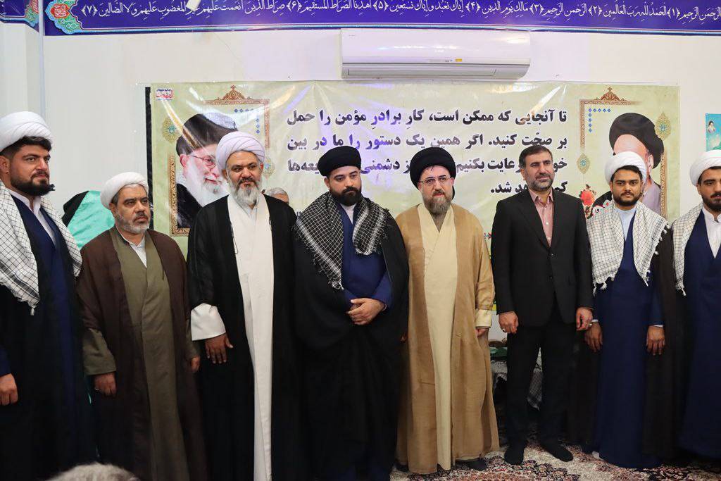 حضور طلاب در مراسم عمامه گذاری