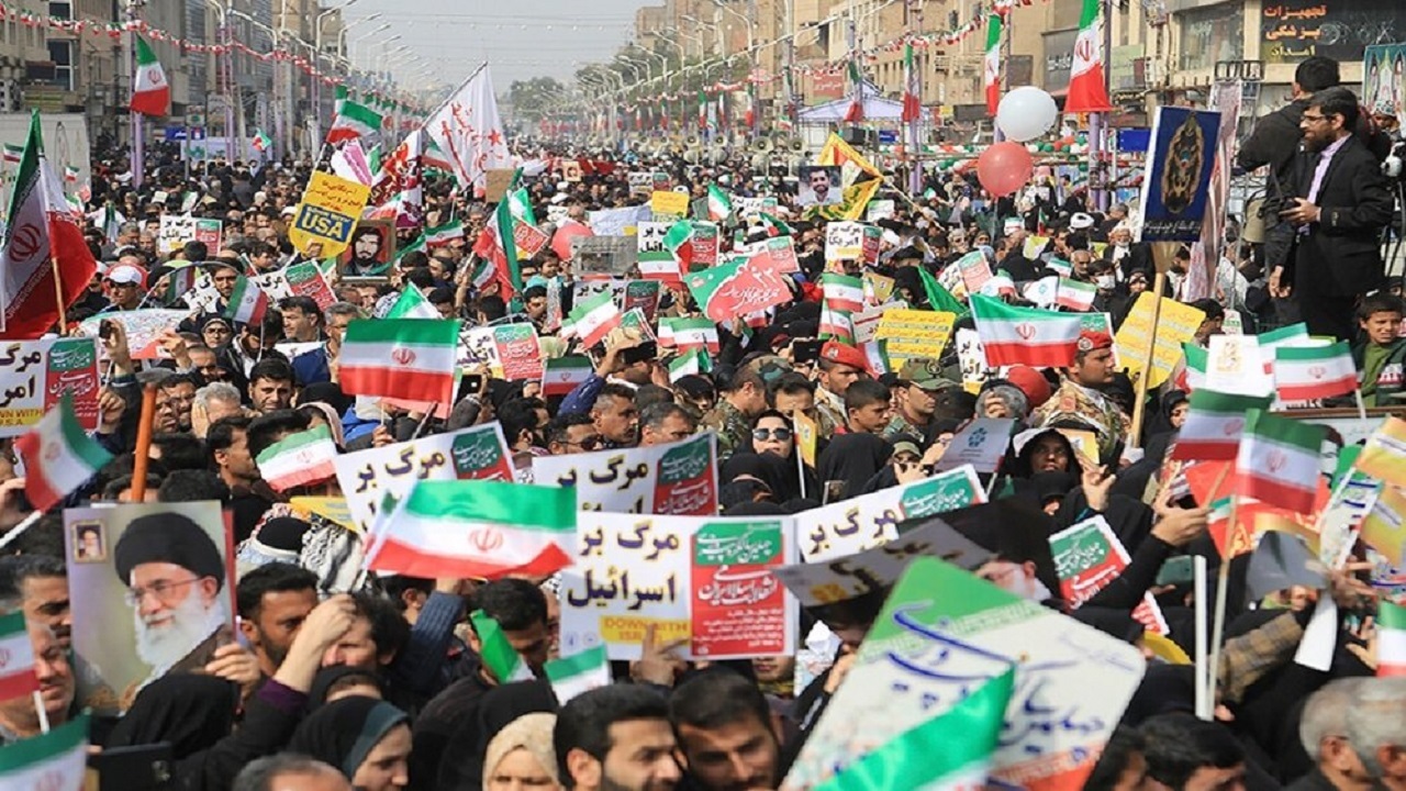 ۲۲ بهمن سند خودباوری و روز جشن ملی است