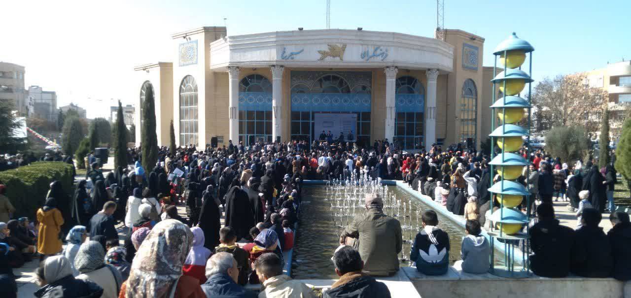 مراسم پیاده روی خانوادگی در نیشابور مراسم پیاده روی خانوادگی در نیشابور