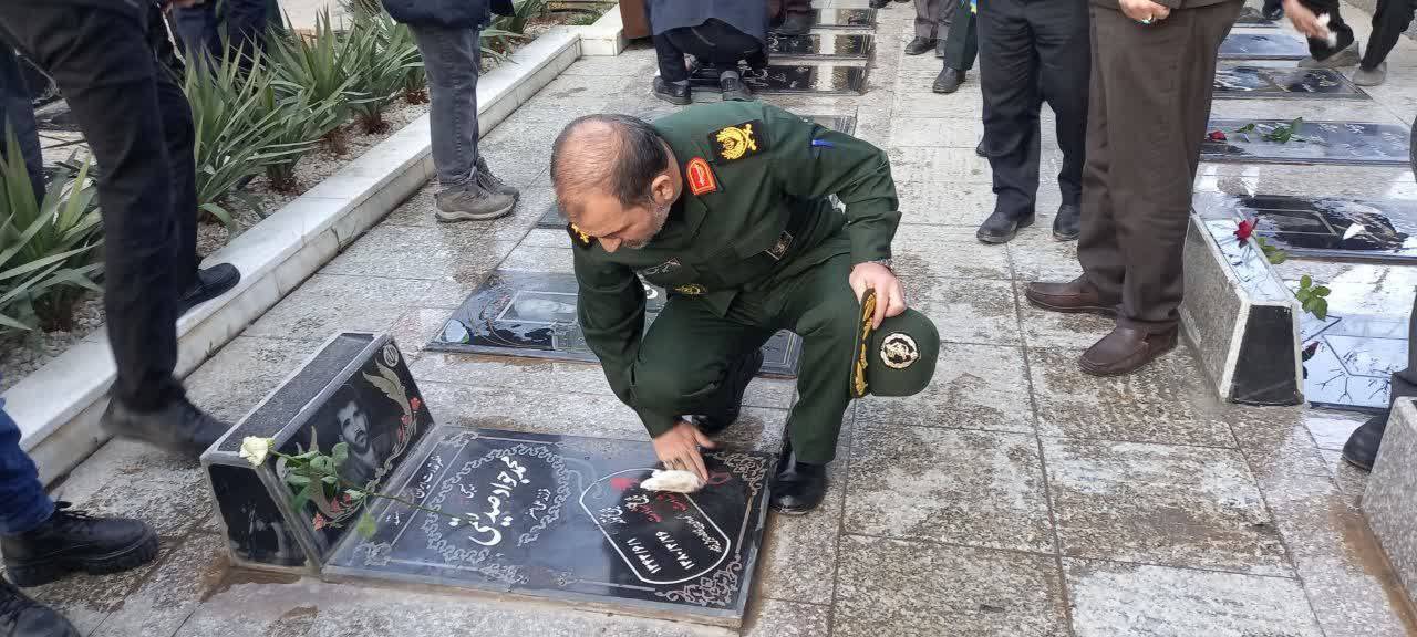 گلباران شدن مزار شهدا در ایام الله دهه فجر