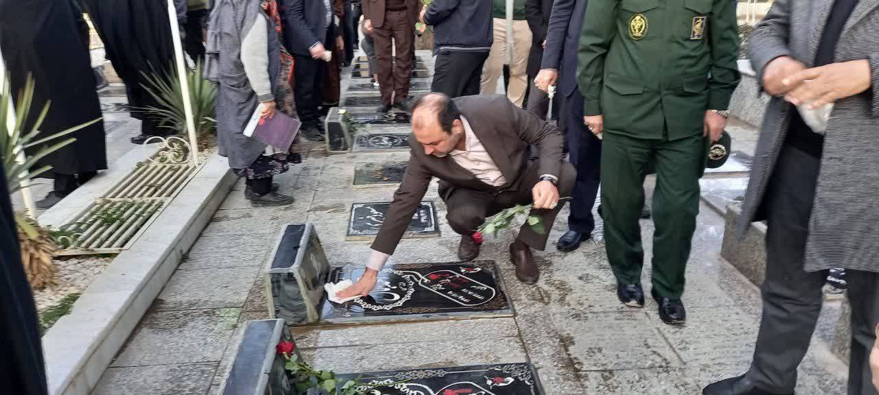 غبارروبی و عطر افشانی