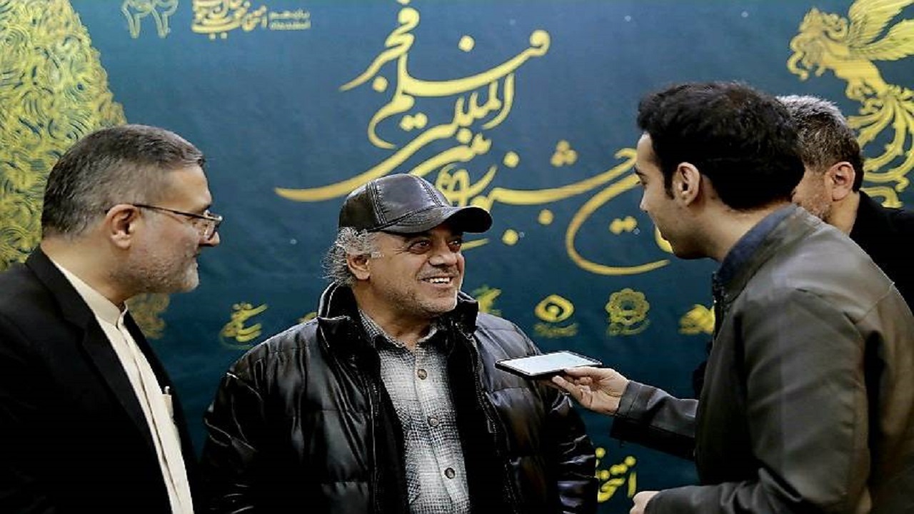 جواد افشار در قم به تماشای مجنون نشست