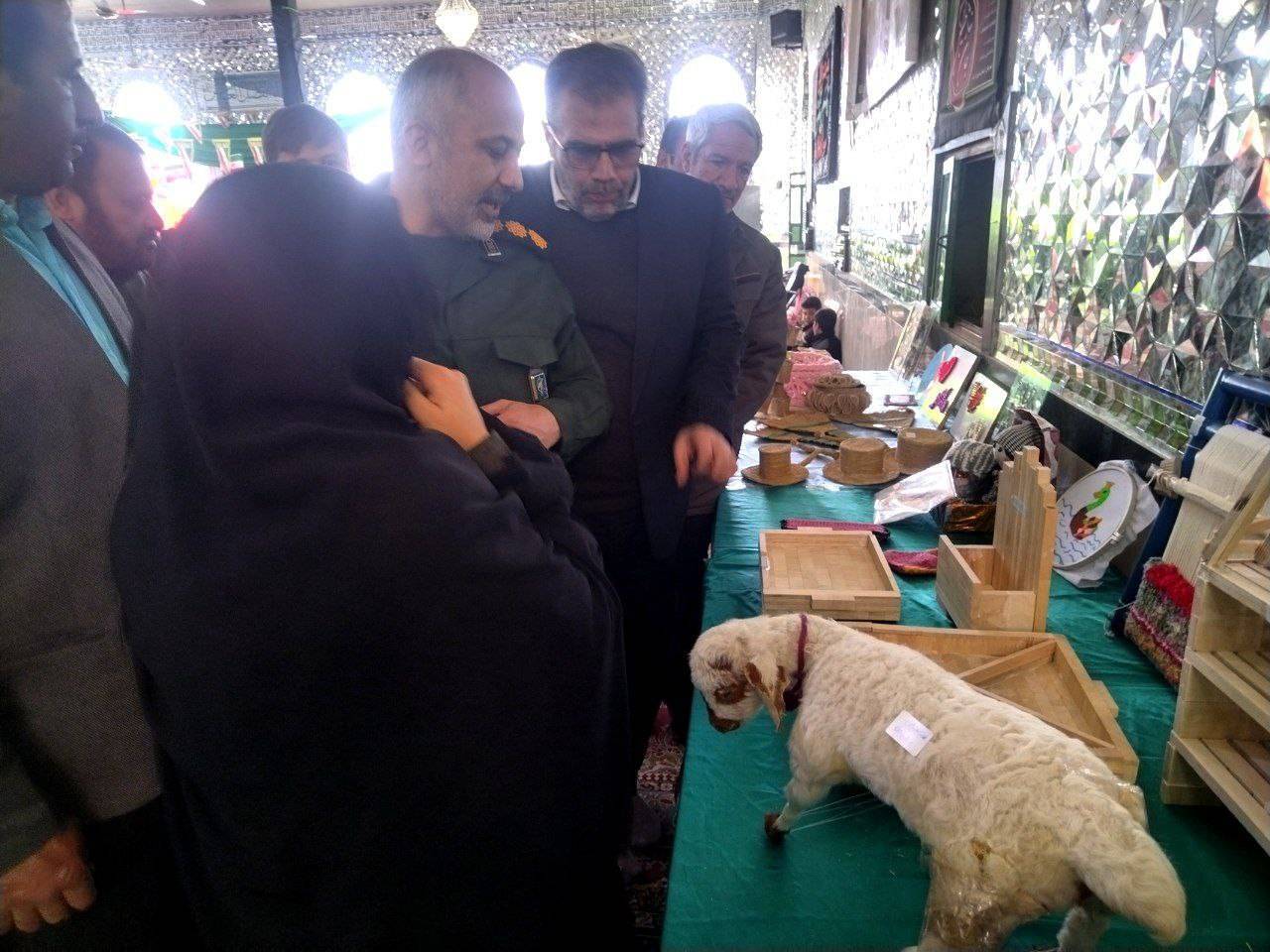 برپایی نمایشگاه صنایع دستی و جشنواره غذای محلی