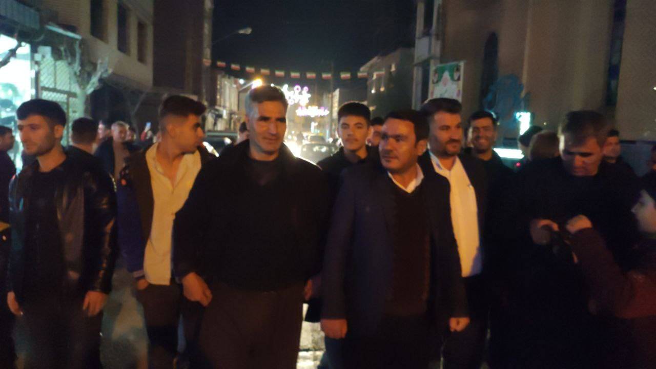 گلبانگ الله اکبر در چهاربرج در شب پیروزی انقلاب اسلامی