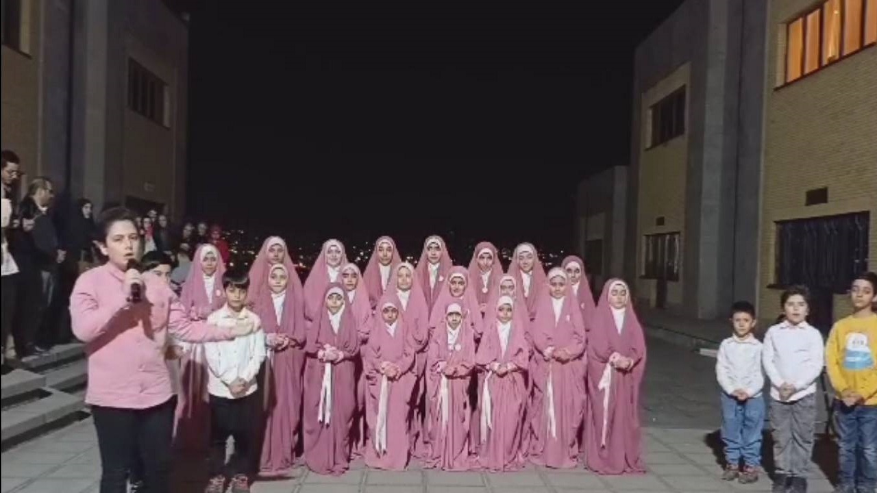 اجرای گروه سرود تسنیم در شب چهل و پنجمین سالگرد پیروزی انقلاب اسلامی + فیلم