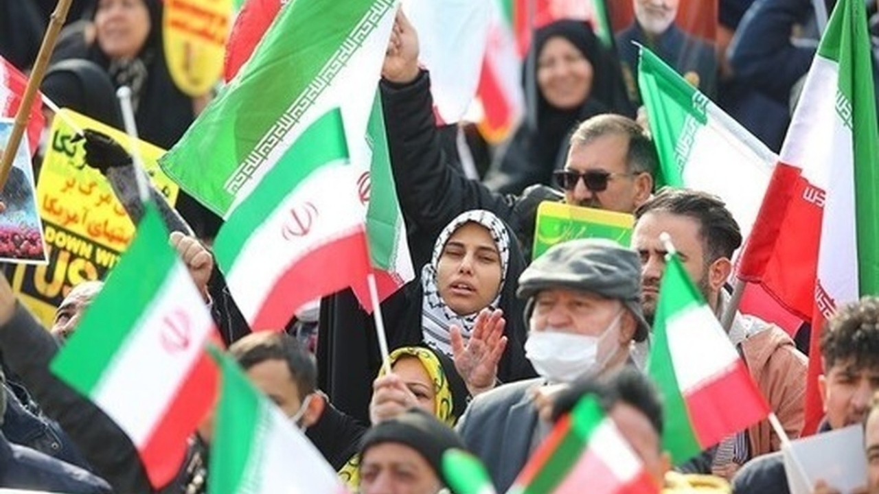 راهپیمایی اروندنشینان در روز بارانی+ فیلم و عکس