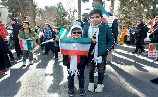 حماسه آفرینی قمیها در راهپیمایی ۲۲ بهمن حماسه آفرینی قمیها در راهپیمایی ۲۲ بهمن