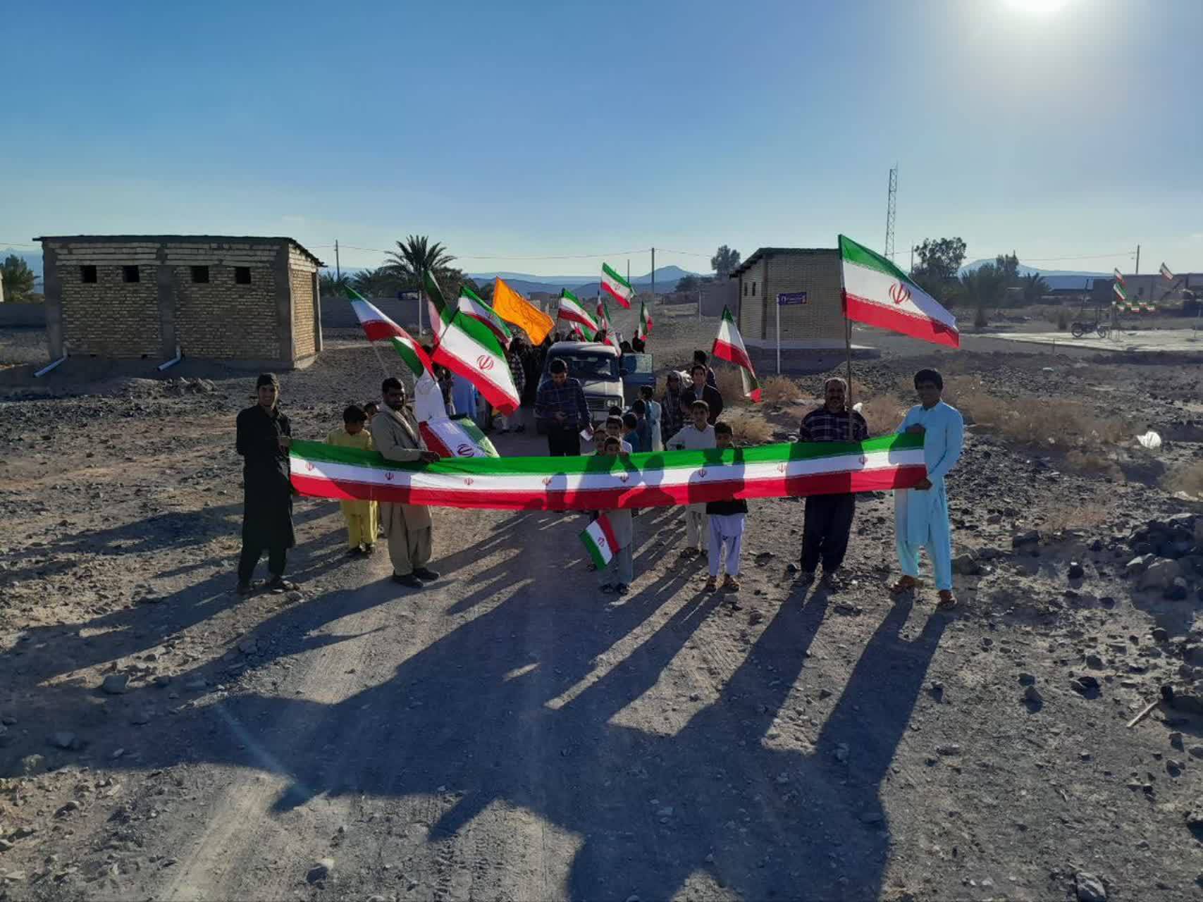 شهرستان های استان کرمان برای راهپیمایی پیروزی انقلاب سنگ تمام گذاشتند+عکس