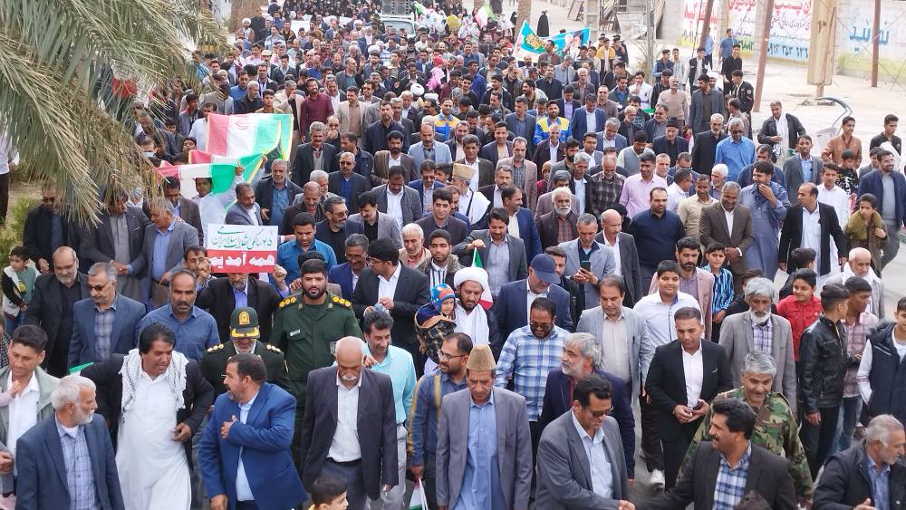 شهرستان های استان کرمان برای راهپیمایی پیروزی انقلاب سنگ تمام گذاشتند+عکس