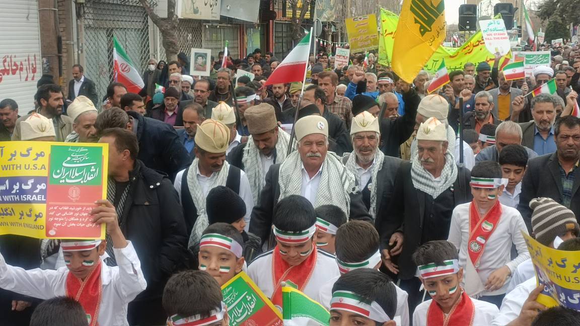 شهرستان های استان کرمان برای راهپیمایی پیروزی انقلاب سنگ تمام گذاشتند+عکس