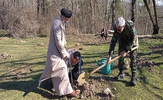 کاشت نهال به مناسبت ۴۵ سالگی انقلاب در گیلان