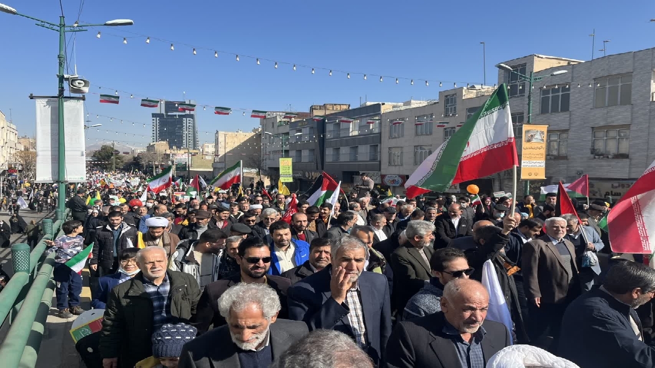 خروش مردم قزوین در جشن ۴۵ سالگی انقلاب+ فیلم و تصاویر